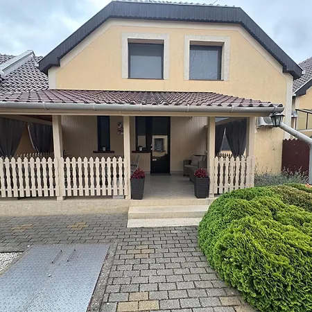 Crystal Daire Mórahalom